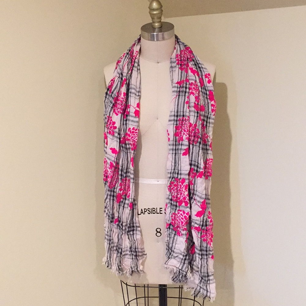 Plaid scarf with pink flowers